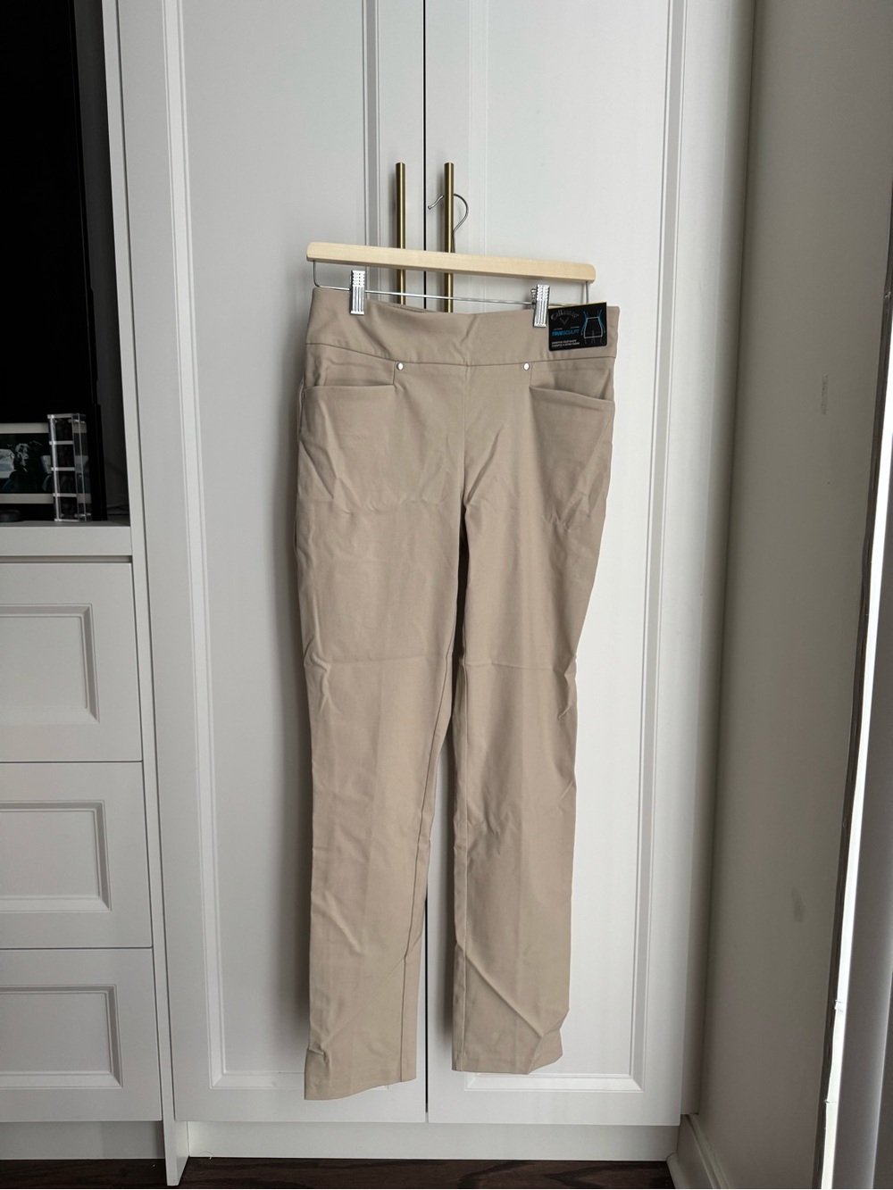 Women’s Stretch True Sculpt Golf Pants in Light Beige